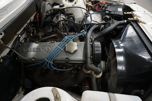 Volvo 244 13 of 24