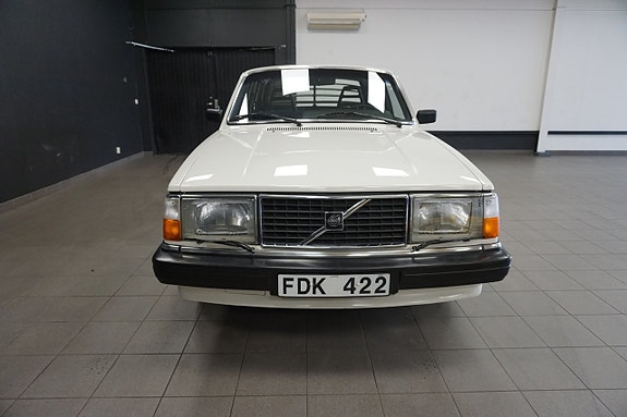 Volvo 244 3 of 24