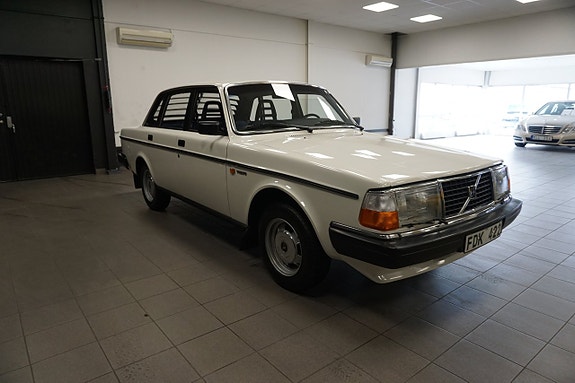 Volvo 244 4 of 24