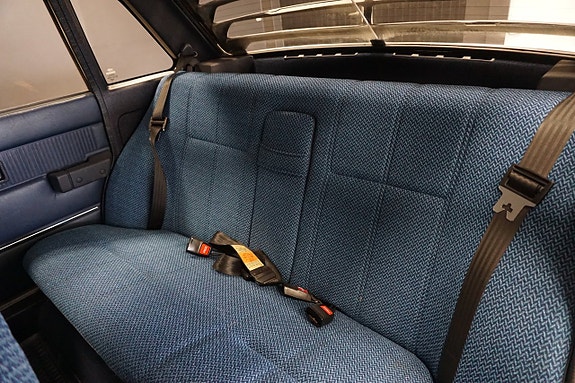 Volvo 244 21 of 24
