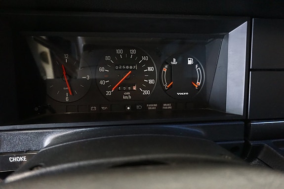 Volvo 244 11 of 24