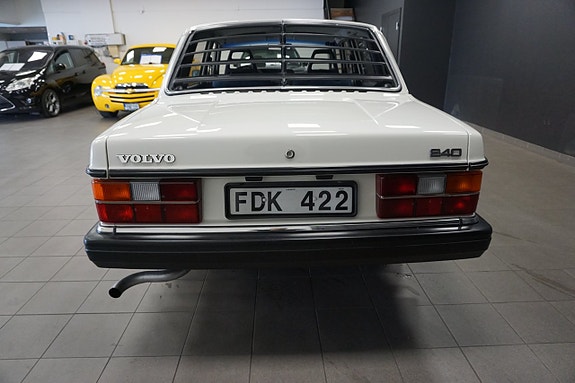 Volvo 244 7 of 24