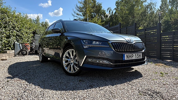 Skoda Superb 2 of 8
