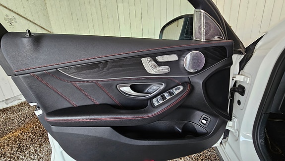 Mercedes-Benz C43 8 of 12