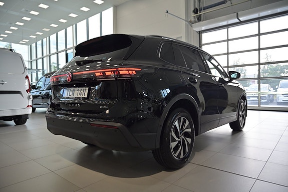 Volkswagen Tiguan 10 of 25
