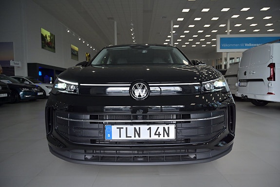 Volkswagen Tiguan 3 of 25