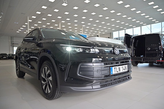 Volkswagen Tiguan 4 of 25