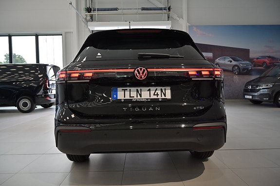 Volkswagen Tiguan 9 of 25