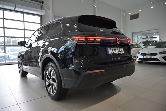 Volkswagen Tiguan 8 of 25