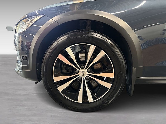 Volvo V90 Cross Country 7 of 12