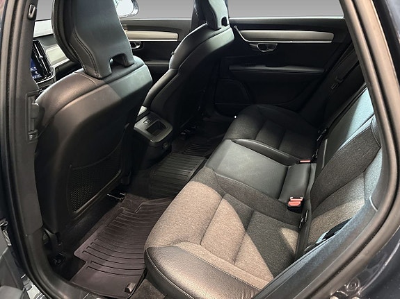 Volvo V90 Cross Country 9 of 12