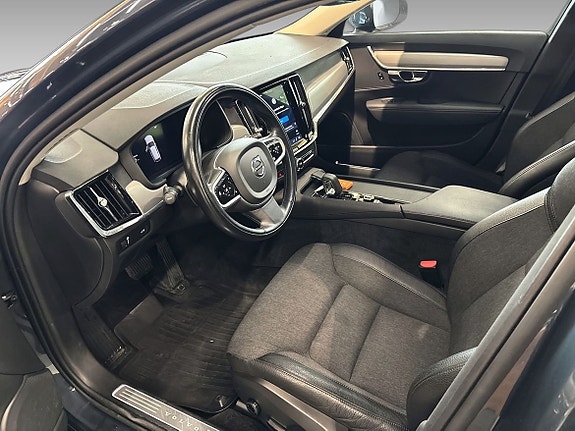 Volvo V90 Cross Country 8 of 12