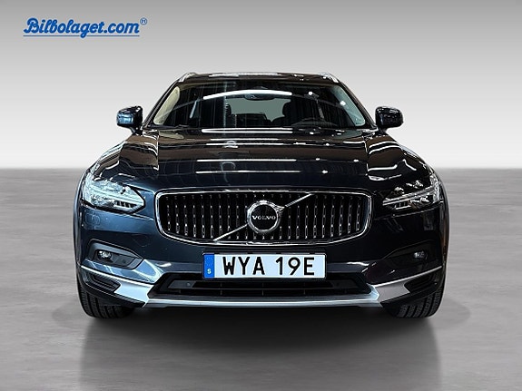 Volvo V90 Cross Country 2 of 12