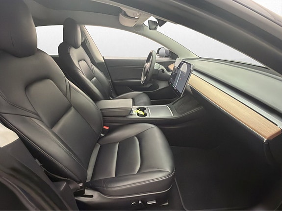 Tesla Model 3 27 of 30
