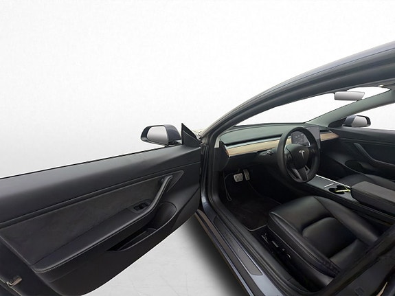 Tesla Model 3 11 of 30