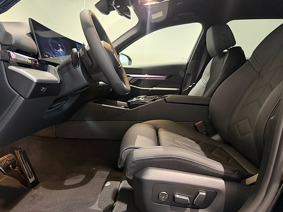 BMW i5 10 of 19