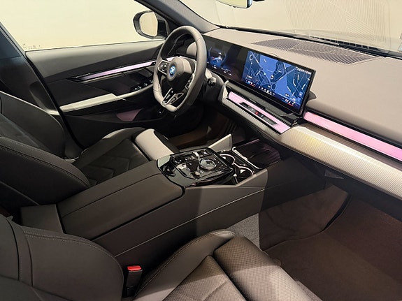BMW i5 11 of 19