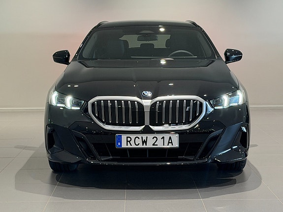 BMW i5 2 of 19