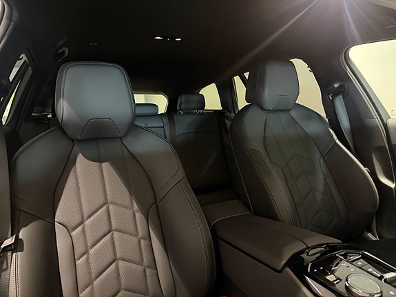 BMW i5 18 of 19