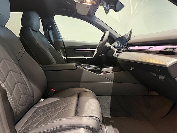 BMW i5 8 of 19