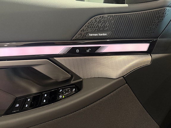 BMW i5 16 of 19