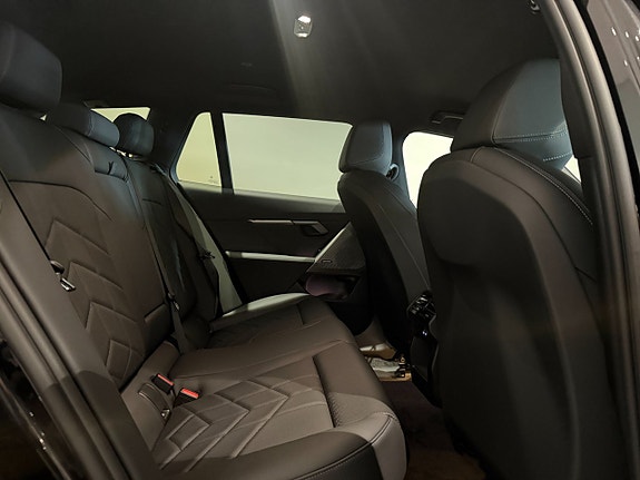 BMW i5 7 of 19
