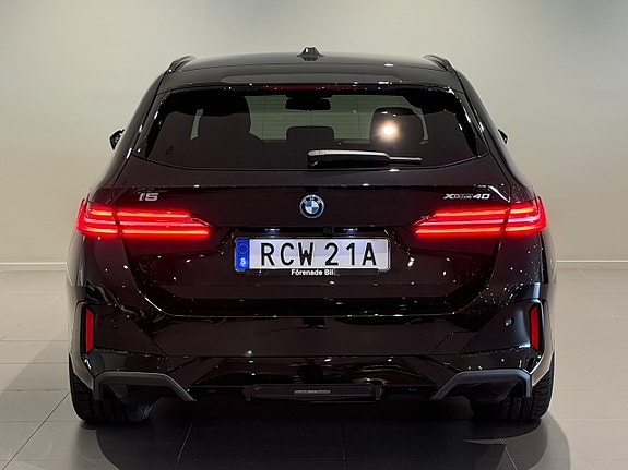 BMW i5 4 of 19