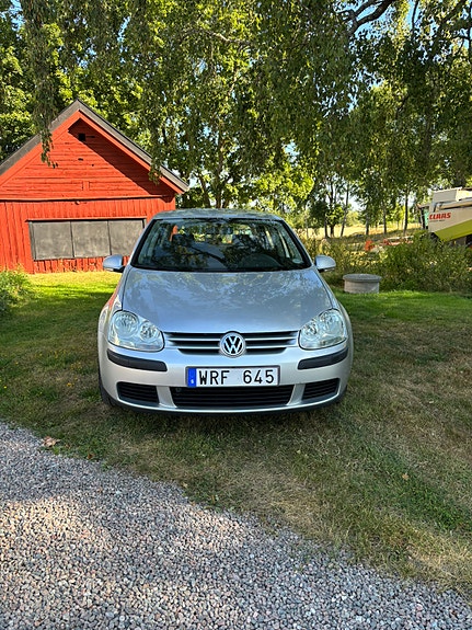 Volkswagen Golf V 2 of 10