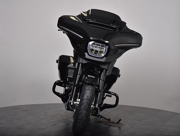 Harley-Davidson Street Glide SPARA 29 700:- / Provkörd endast 2 mil!! 2 of 17