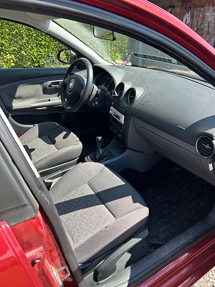 Seat Ibiza 4 of 5