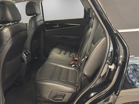 Kia Sorento 9 of 18
