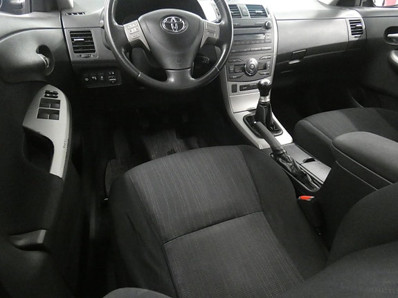 Toyota Corolla 7 of 16