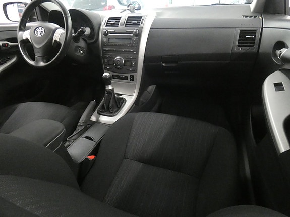 Toyota Corolla 13 of 16