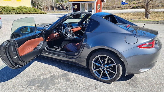 Mazda MX-5 2 of 6