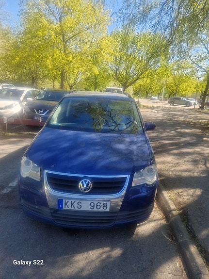 Volkswagen Touran 2 of 5