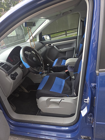 Volkswagen Touran 4 of 5