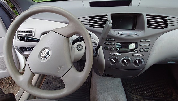 Toyota Prius 4 of 4
