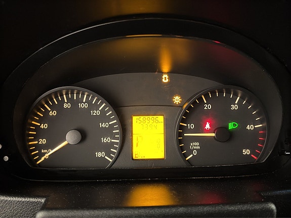 Mercedes-Benz Sprinter 319 13 of 18