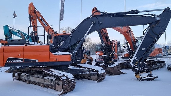 Doosan DX 255 LC-5 2 of 8