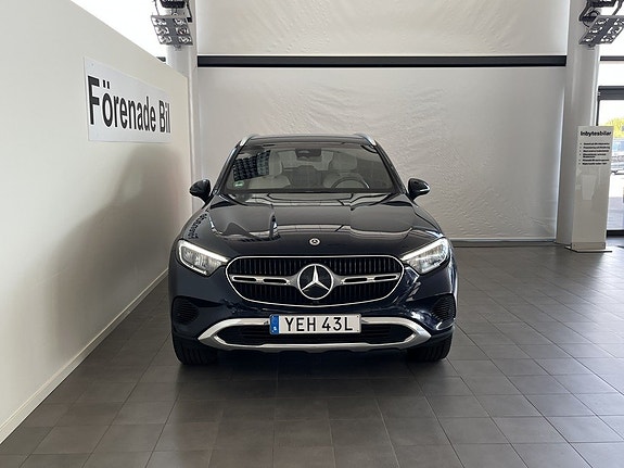 Mercedes-Benz GLC300 de 2 of 14
