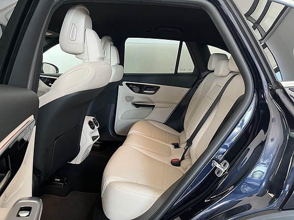 Mercedes-Benz GLC300 de 11 of 14