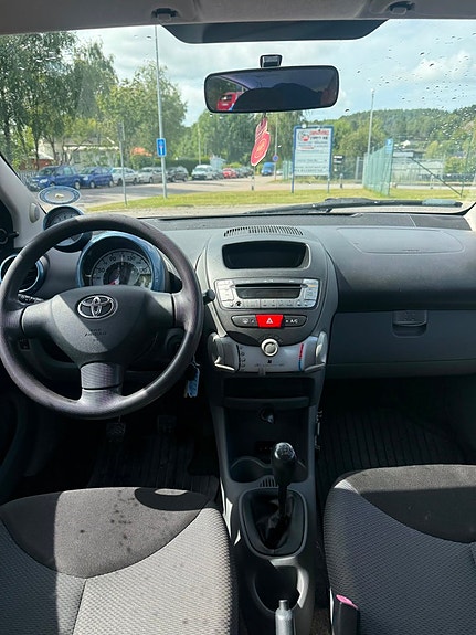 Toyota Aygo 10 of 12