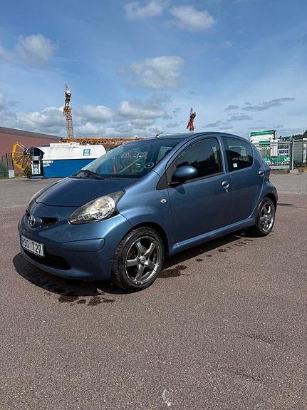 Toyota Aygo 2 of 12