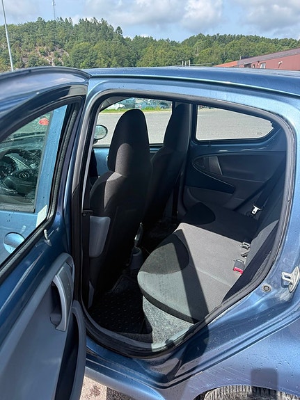 Toyota Aygo 9 of 12