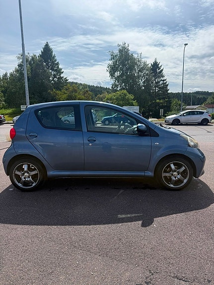 Toyota Aygo 3 of 12