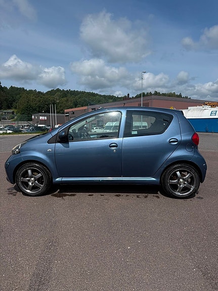 Toyota Aygo 4 of 12
