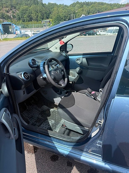 Toyota Aygo 8 of 12
