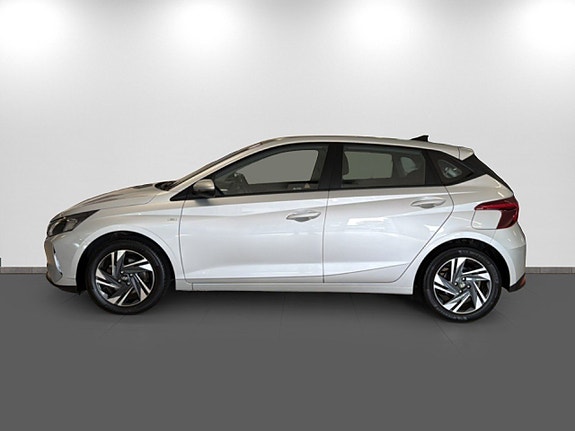 Hyundai i20 2 of 17