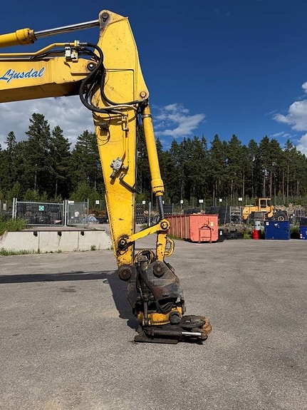 New Holland E 215 B 6 of 12
