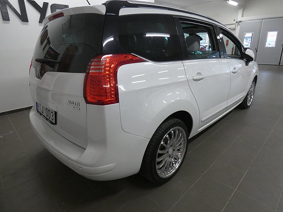 Peugeot 5008 5 of 17
